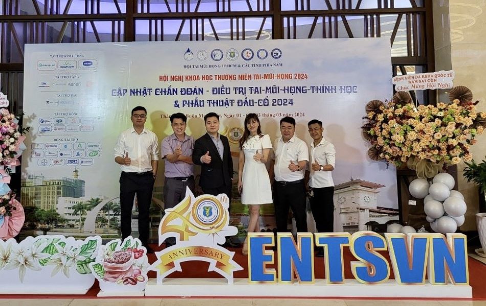 https://azka.vn/anvy-tham-du-hoi-nghi-khoa-hoc-thuong-nien-chuyen-nganh-tai-mui-hong-2024/